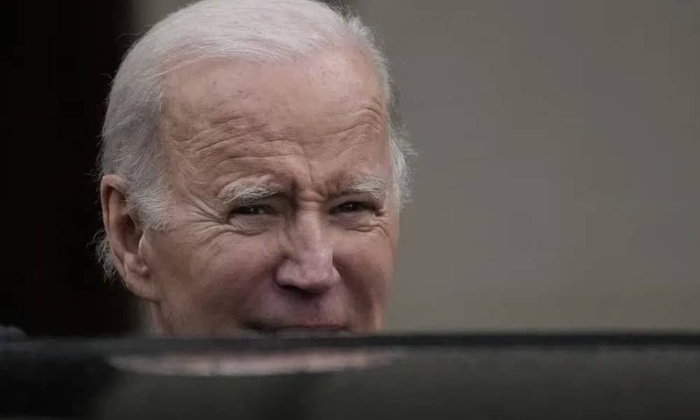 Biden anula requisito de vacuna contra covid para ingresar a EU por avión