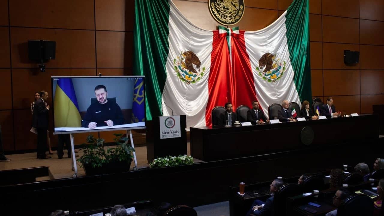En reunión virtual con diputados Zelenski pide a México sumarse | Diario24