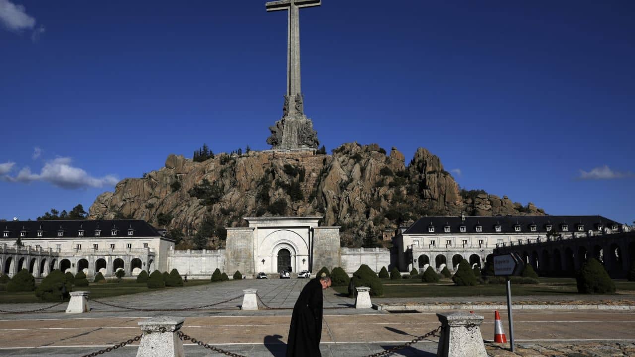 España saca de mausoleo al líder fascista José Antonio Primo | Diario24