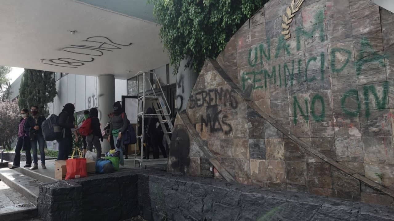Estudiantes de la Facultad de Economía de la UNAM levantan | Diario24