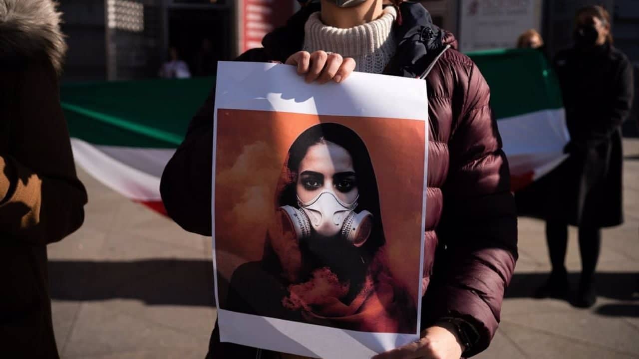 Hospitalizadas 50 niñas tras ataques con químicos en escuelas de | Diario24