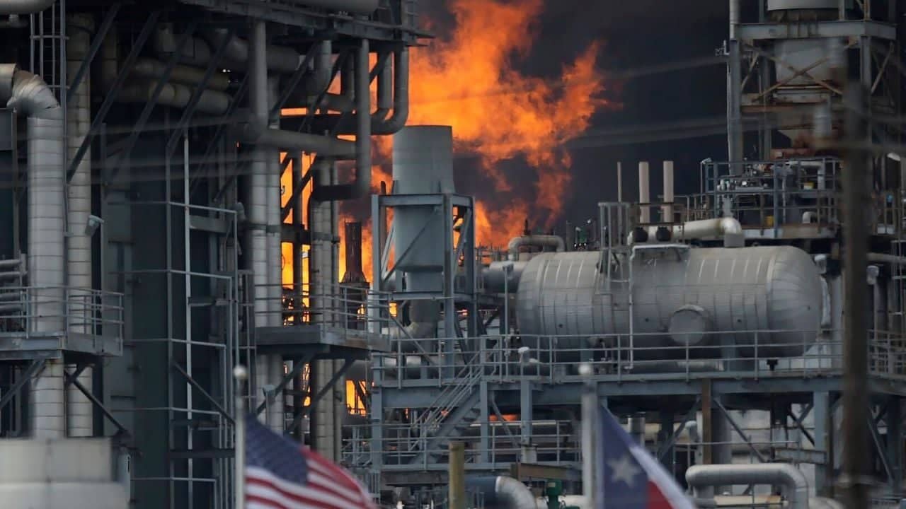 Arde una planta de Shell en Deer Park Texas Video | Diario24