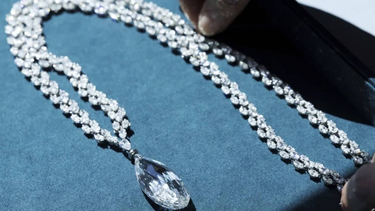 Critican a Christies por subasta de joyas de la época | Diario24