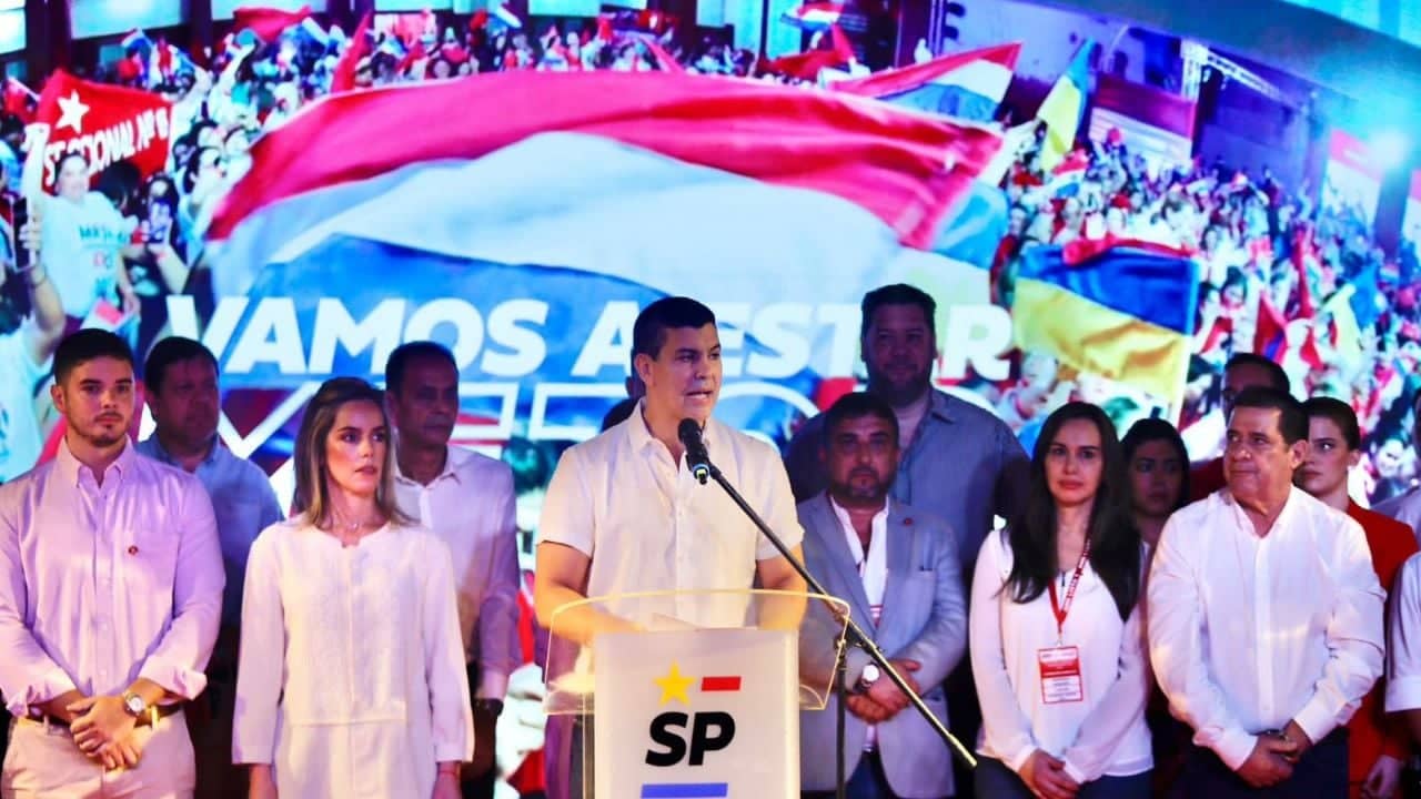 El oficialista Santiago Peña gana la presidencia de Paraguay | Diario24