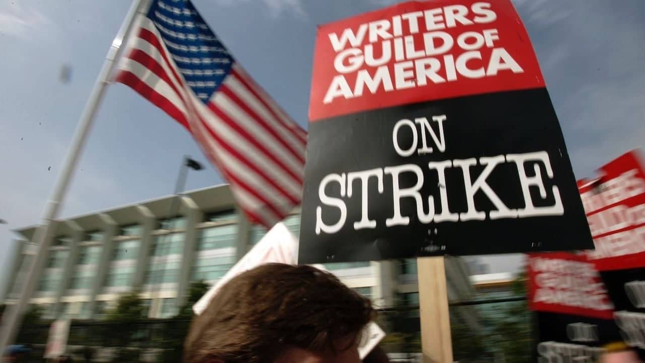 Guionistas de Hollywood inician huelga este martes | Diario24